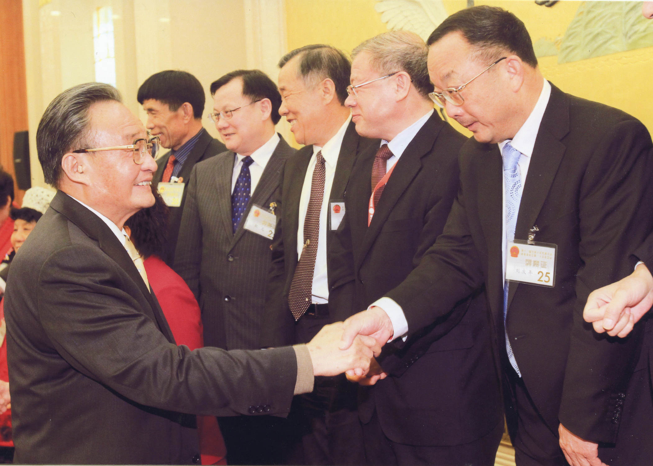 在十一屆全國人大常委會25次會議上，時任吳邦國委員長親切接見集團創始人劉慶年